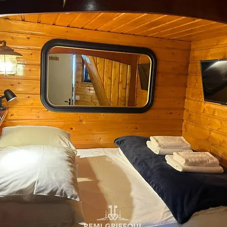 Appartamento The Boat Terrace Retreat 2 Guests Honfleur