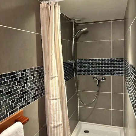 The Boat Terrace Retreat 2 Guests Apartman