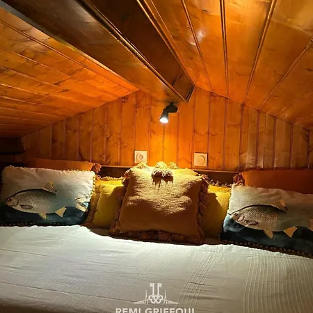 The Boat Terrace Retreat 2 Guests Apartman