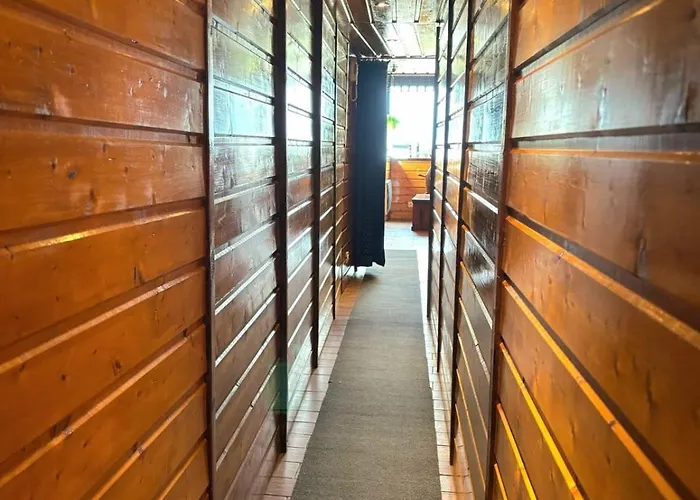 The Boat Terrace Retreat 2 Guests