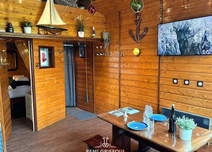 דירה The Boat Terrace Retreat 2 Guests *