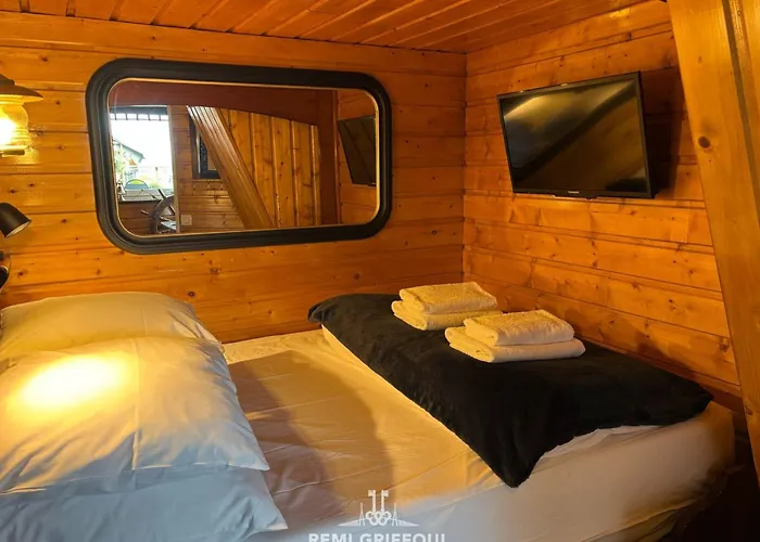 The Boat Terrace Retreat 2 Guests